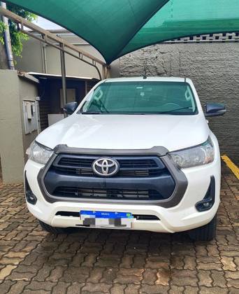 TOYOTA HILUX 2.8 D-4D TURBO DIESEL CD SR 4X4 AUTOMÁTICO